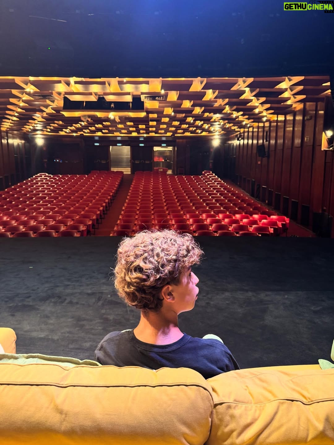 Madalena Brandão - 161 Likes - Última semana de ESCOLHAS, em Lisboa, com estes maravilhosos! Ainda podem vir ao @teatrovillaret até domingo✨
Depois, Porto, de 31 de Outubro a 16 de Novembro no @sadabandeirateatro !! Venham escolher o nosso destino 🤘