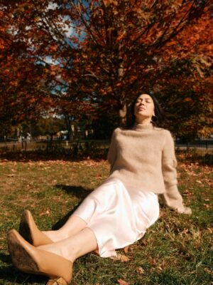 Madeleine Humphries Instagram - Fall 🍂🍁🍂
NYC Central Park 2025 
Starting fo get use to the seasons changing 🤍
What’s your favorite season? 

📸 @noelbgerard 
@nosh0ots 
#nycphotography #centralpark #fallnyc #noshoots