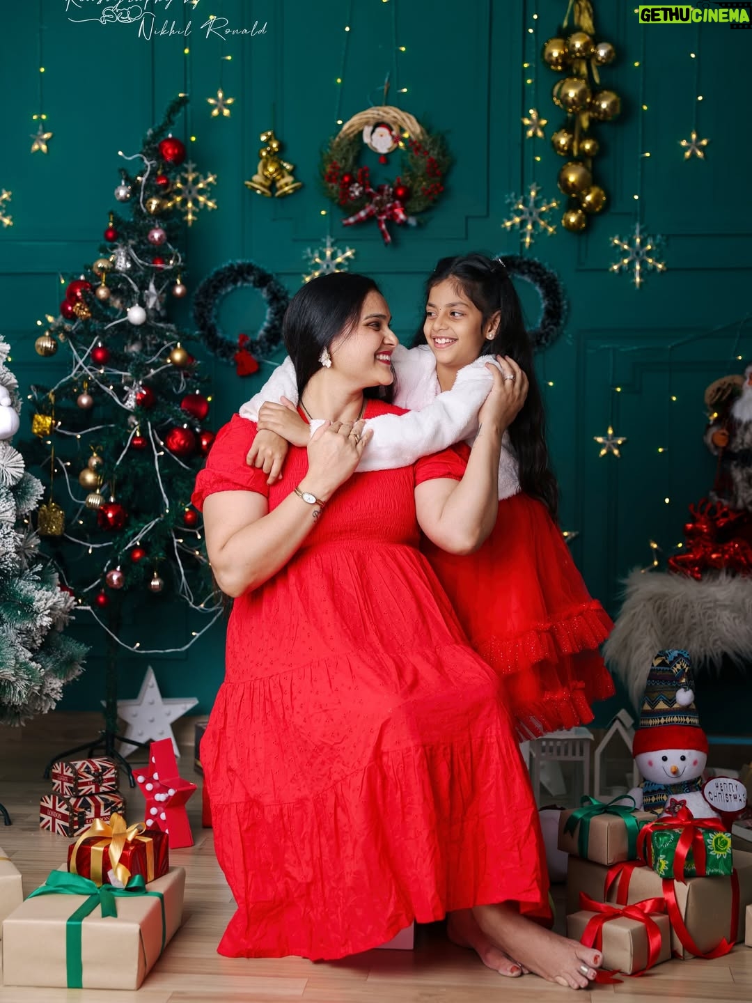 Madhu Reddy - 27K Likes - Marry Christmas 😘🧿🧿 @im_hithvikareddy_dadyprinces @purvikaareddy 

📸 @kidsography_by_nikhil_ronald 

#insta #instagram #instamusic #instafashion #christmas #christmastime #christmastree #christmasiscoming #chrismas #happy #feed #viral #viralvideo #viralpost2025 #viral #post #postviralシ #reach #reaching #familyfirst #family #familytime❤️ #kids #mother #motherdaughterlove #motheranddaughters #feel #music #feeding #christamtree #motherdaughterday