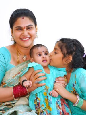 Madhu Reddy Instagram - నా బంగారాలు 😘😘🧿🧿🫶🏻 @im_hithvikareddy_dadyprinces @purvikaareddy 
Kids outfits design @sscouture_21 

#insta #instagram #kids #feed #mother #motheranddaughters #happy #reach #reachpost #trends #trendingnow #trend #viral #viralpost❤️ #viralpix #post #postivevibes #postviral #reaching #feel #reelitfeelit❤️❤️ #feelings #mother #motherhood #motheranddaughters #viralpost2025 #kidsfashion #sisters #sisterhood #sisterlove❤️ #sister #sisterphotogs