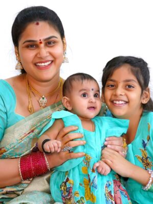 Madhu Reddy Instagram - నా బంగారాలు 😘😘🧿🧿🫶🏻 @im_hithvikareddy_dadyprinces @purvikaareddy 
Kids outfits design @sscouture_21 

#insta #instagram #kids #feed #mother #motheranddaughters #happy #reach #reachpost #trends #trendingnow #trend #viral #viralpost❤️ #viralpix #post #postivevibes #postviral #reaching #feel #reelitfeelit❤️❤️ #feelings #mother #motherhood #motheranddaughters #viralpost2025 #kidsfashion #sisters #sisterhood #sisterlove❤️ #sister #sisterphotogs