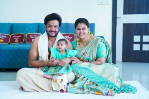 Madhu Reddy Instagram - హిత్విక అన్నప్రాసన 🧿🧿😘 @im_hithvikareddy_dadyprinces @purvikaareddy @madithatikrishnakishore 

#insta #instamood #instagram #feed #viral #foodceremony #annaprasana #annaprasanaceremony❤️🍚😋 #kids #telugu #telugufestival #happy #family #familytime❤️ #familyfirst❤️ #familylove❤️ #trend #trendingnow #festival #mother #motherdaughterlove #fatherlove #fatherdaughterlove❤️ #fatheranddaughter #mothercare #feelings #emotional