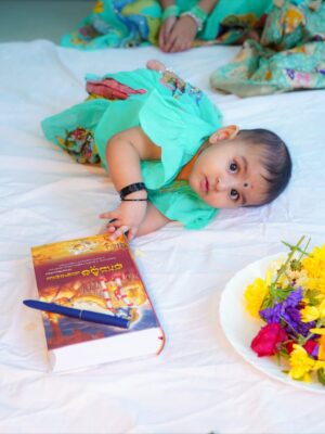 Madhu Reddy Instagram - హిత్విక అన్నప్రాసన 🧿🧿😘 @im_hithvikareddy_dadyprinces @purvikaareddy @madithatikrishnakishore 

#insta #instamood #instagram #feed #viral #foodceremony #annaprasana #annaprasanaceremony❤️🍚😋 #kids #telugu #telugufestival #happy #family #familytime❤️ #familyfirst❤️ #familylove❤️ #trend #trendingnow #festival #mother #motherdaughterlove #fatherlove #fatherdaughterlove❤️ #fatheranddaughter #mothercare #feelings #emotional