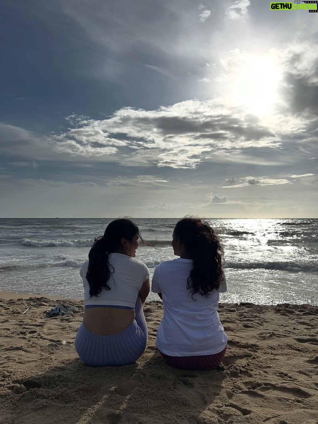 Madhuri Jain - 54.8K Likes - The waves teach me to flow, the sand teaches me to ground 🦋🤍 

Thank you @nandyslifetale ♥️🦋
@samyuj.in
