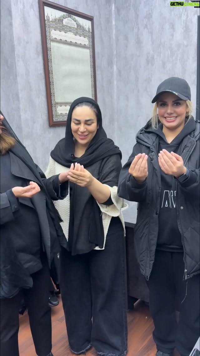 Mahshid Khosravi - 32.3K Likes - «پیام‌رسانِ حق باش؛ بگذار کلامت پلی باشد میان دل انسان و نور خدا.»
«حق را بر زبان جاری کن؛ شاید یک جمله‌ات چراغی شود در دل خاموشی.»
روز همگی مبارک خوشگل های من 😍✌️