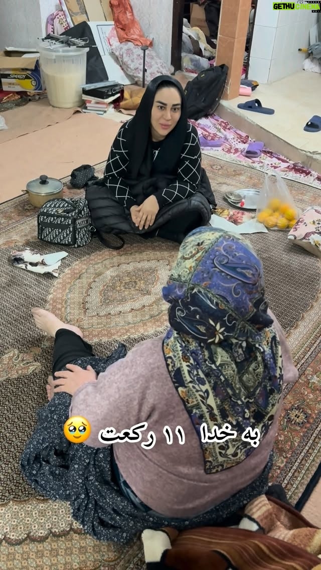 Mahshid Khosravi - 39.8K Likes - تا الان سه هزار و پونصد نفر برای کاروان مشهد اسم نوشتن که در ماه صد نفر صد نفر کاروان ببرم یعنی تا چندسال دیگه ؟ 🤔