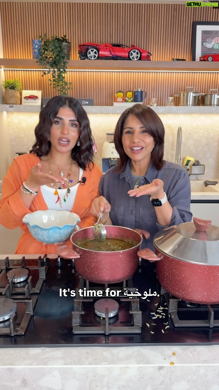 Mai Al Balushi - 1.8K Likes - ملوخية بالدجاج مع مي البلوشي و شيماء سليمان
.
#طبخ #طبخات #طبخات_سهله #ملوخية