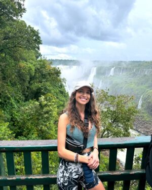 Maiara Walsh Instagram - My heart is happy 💚 nature, family, caipirinhas, what more do you need…

🇧🇷 Meu coração está feliz ✨ natureza, família, caipirinhas… o que mais a gente precisa?