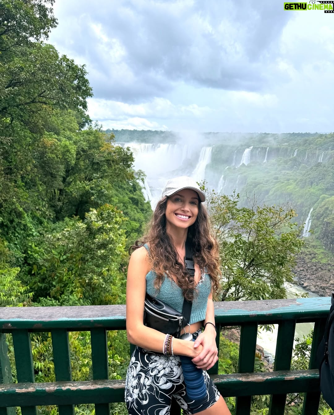Maiara Walsh - 4.2K Likes - My heart is happy 💚 nature, family, caipirinhas, what more do you need…

🇧🇷 Meu coração está feliz ✨ natureza, família, caipirinhas… o que mais a gente precisa?