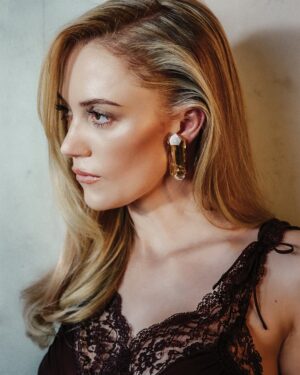 Maika Monroe Instagram - Following her breakout in cult killer-thriller Longlegs, @maikamonroe solidified her status as a modern horror icon. Now, she’s trading gut-wrenching gore for sentiment and sarcasm in director @julia_jackman_’s queer fantasy-fable 100 Nights of Hero. Talking Brat as the crew’s unofficial on-set soundtrack (@charli_xcx also stars in the film – though that might just be a happy coincidence), testing out her villain era, and plotting a well-earned kiteboarding escape to Brazil once the press tour wraps, she sits down with Wonderland to unpack this next chapter.

Head to the link in our bio to pre-order the issue now.

Photography by @ryanleeclemens
Styling by @anastasya_k
Words by @ericarana

Senior Editor @ellabardsley_
Features Editor @tibbitsben
Assistant Editor @aswanrosamarie
Art Director @mike.w.morton
Assistant Art Director @beth1owri
Junior Art Director @llltash
Fashion Director @abigailhazard
Production Director Lola Randall
Production Director @clemmiehyde

Hair by @laurapolko at @theprtnrs
Make-up by @allanface at @aframe_agency
Photography Assistant @ethanbenavidez
Fashion Assistants @claudiachick @jane_the_tater 
Fashion Film Director @brooketjames
DP @nykallen 
Gaffer @thomassigurdsson
1st AC @_maydo