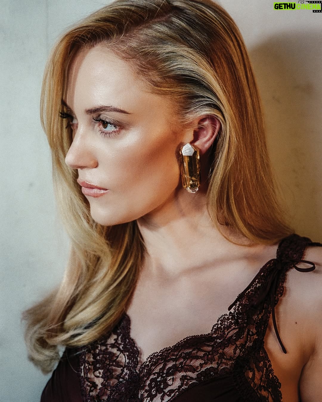 Maika Monroe - 11.3K Likes - Following her breakout in cult killer-thriller Longlegs, @maikamonroe solidified her status as a modern horror icon. Now, she’s trading gut-wrenching gore for sentiment and sarcasm in director @julia_jackman_’s queer fantasy-fable 100 Nights of Hero. Talking Brat as the crew’s unofficial on-set soundtrack (@charli_xcx also stars in the film – though that might just be a happy coincidence), testing out her villain era, and plotting a well-earned kiteboarding escape to Brazil once the press tour wraps, she sits down with Wonderland to unpack this next chapter.

Head to the link in our bio to pre-order the issue now.

Photography by @ryanleeclemens
Styling by @anastasya_k
Words by @ericarana

Senior Editor @ellabardsley_
Features Editor @tibbitsben
Assistant Editor @aswanrosamarie
Art Director @mike.w.morton
Assistant Art Director @beth1owri
Junior Art Director @llltash
Fashion Director @abigailhazard
Production Director Lola Randall
Production Director @clemmiehyde

Hair by @laurapolko at @theprtnrs
Make-up by @allanface at @aframe_agency
Photography Assistant @ethanbenavidez
Fashion Assistants @claudiachick @jane_the_tater 
Fashion Film Director @brooketjames
DP @nykallen 
Gaffer @thomassigurdsson
1st AC @_maydo