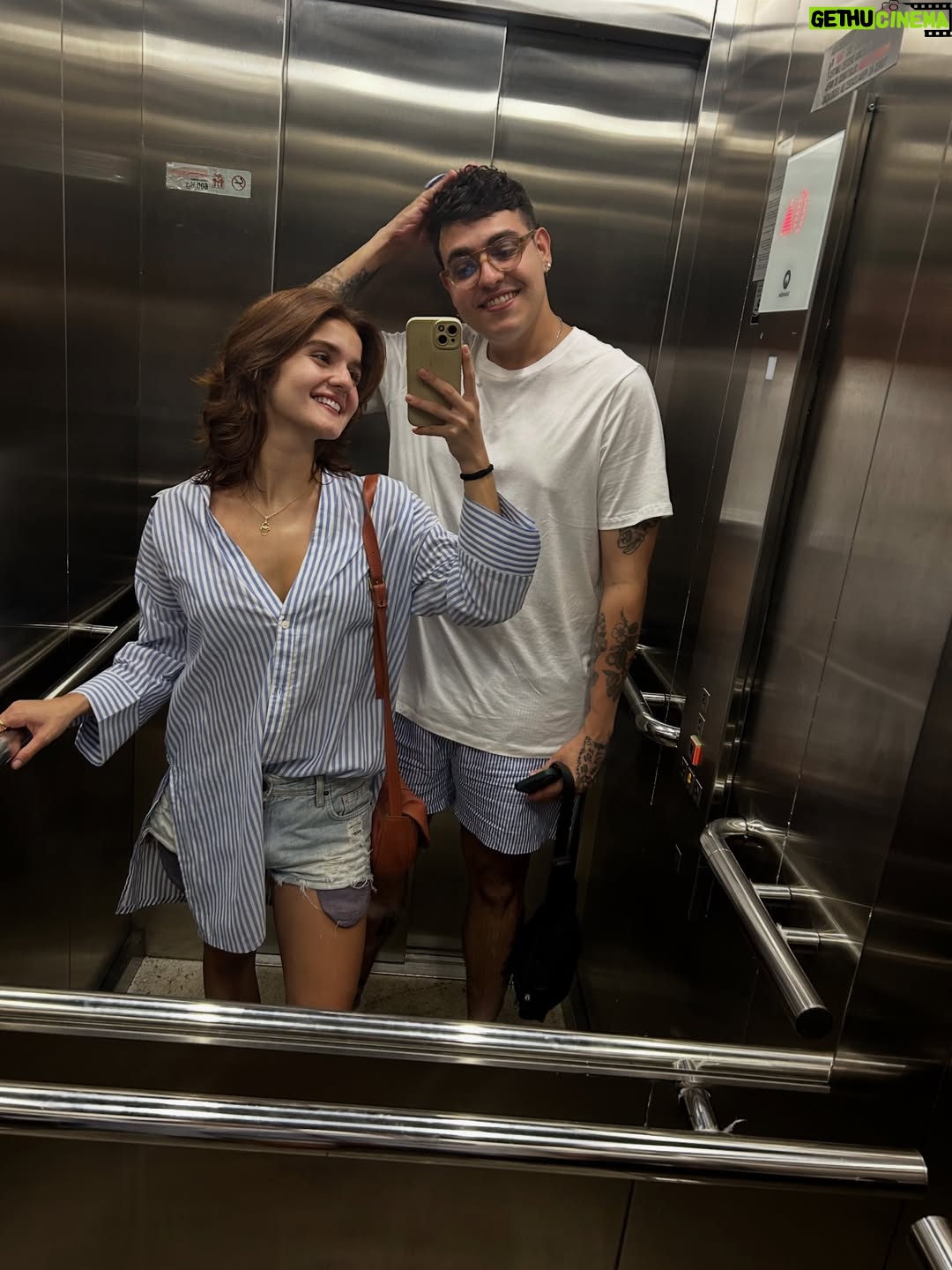 Maitê Padilha - 3.1K Likes - aniversario do meu amor 

não tenho palavras pra explicar o tamanho da sua importância na minha vida, por isso celebro muito a sua hoje. 

quero ir junto com muita risada, alegria, carinho, rotina, botafogo, viagens, cafes da manha, apelidos, roupas combinando, amigos, filmes, coberta e cervejinha. 

te amar é muito fácil, meu amô. que alegria ter você pra dividir a vida. te admiro tanto 

feliz aniversário, pi. te amo muito ❤️