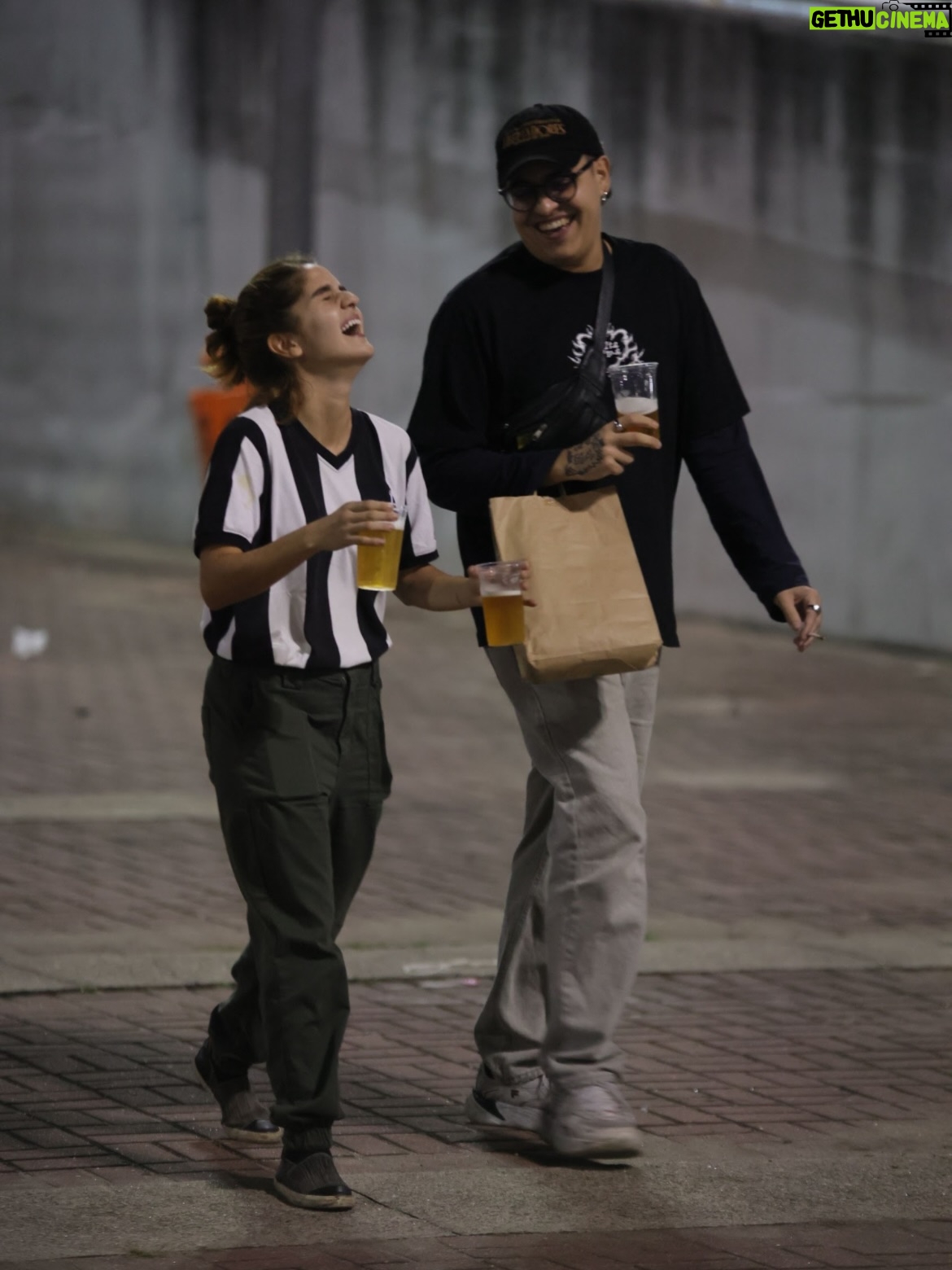 Maitê Padilha - 3.1K Likes - aniversario do meu amor 

não tenho palavras pra explicar o tamanho da sua importância na minha vida, por isso celebro muito a sua hoje. 

quero ir junto com muita risada, alegria, carinho, rotina, botafogo, viagens, cafes da manha, apelidos, roupas combinando, amigos, filmes, coberta e cervejinha. 

te amar é muito fácil, meu amô. que alegria ter você pra dividir a vida. te admiro tanto 

feliz aniversário, pi. te amo muito ❤️