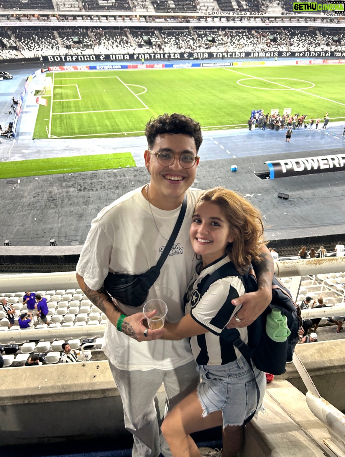 Maitê Padilha - 3.1K Likes - aniversario do meu amor 

não tenho palavras pra explicar o tamanho da sua importância na minha vida, por isso celebro muito a sua hoje. 

quero ir junto com muita risada, alegria, carinho, rotina, botafogo, viagens, cafes da manha, apelidos, roupas combinando, amigos, filmes, coberta e cervejinha. 

te amar é muito fácil, meu amô. que alegria ter você pra dividir a vida. te admiro tanto 

feliz aniversário, pi. te amo muito ❤️