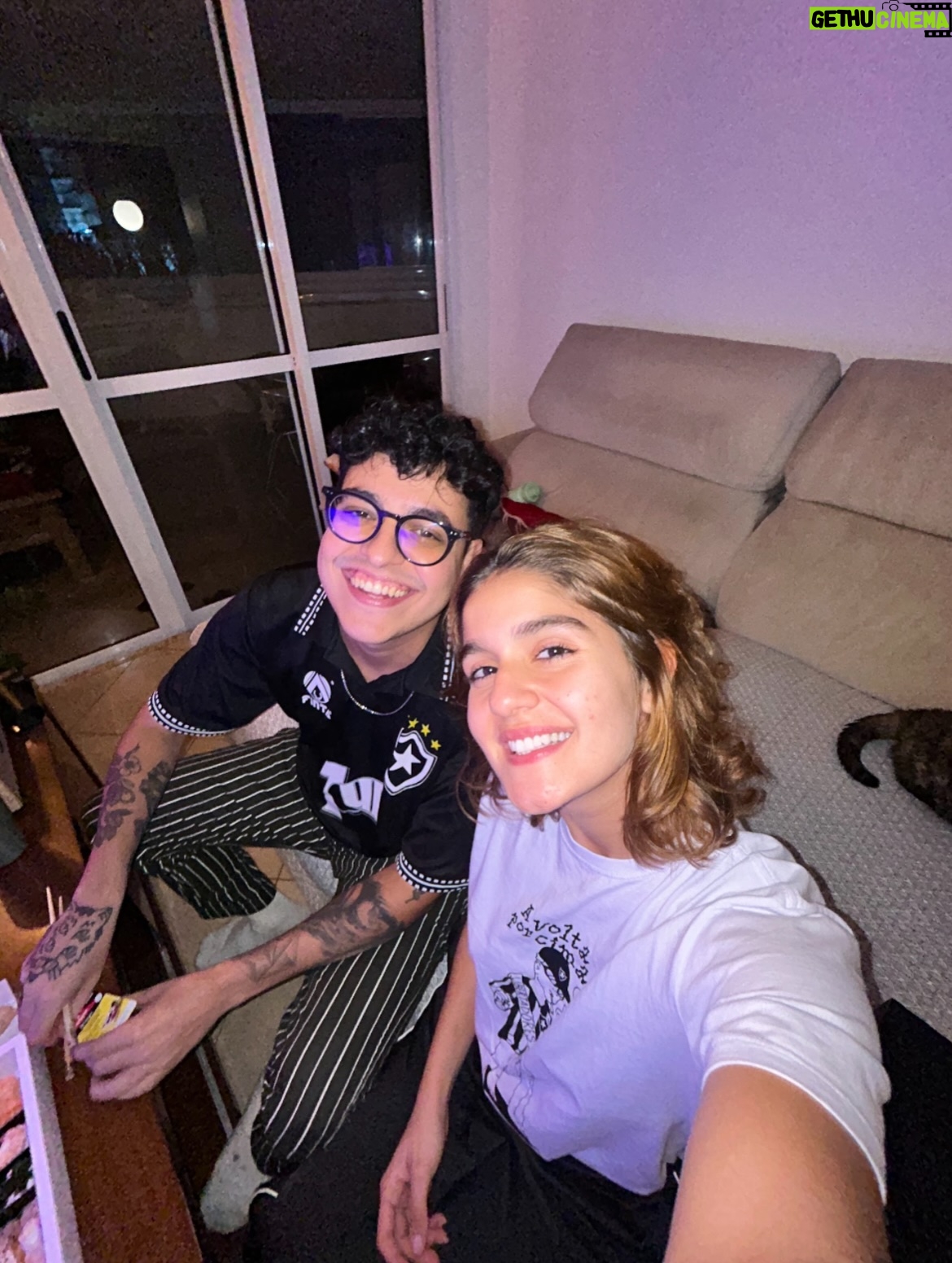Maitê Padilha - 3.1K Likes - aniversario do meu amor 

não tenho palavras pra explicar o tamanho da sua importância na minha vida, por isso celebro muito a sua hoje. 

quero ir junto com muita risada, alegria, carinho, rotina, botafogo, viagens, cafes da manha, apelidos, roupas combinando, amigos, filmes, coberta e cervejinha. 

te amar é muito fácil, meu amô. que alegria ter você pra dividir a vida. te admiro tanto 

feliz aniversário, pi. te amo muito ❤️
