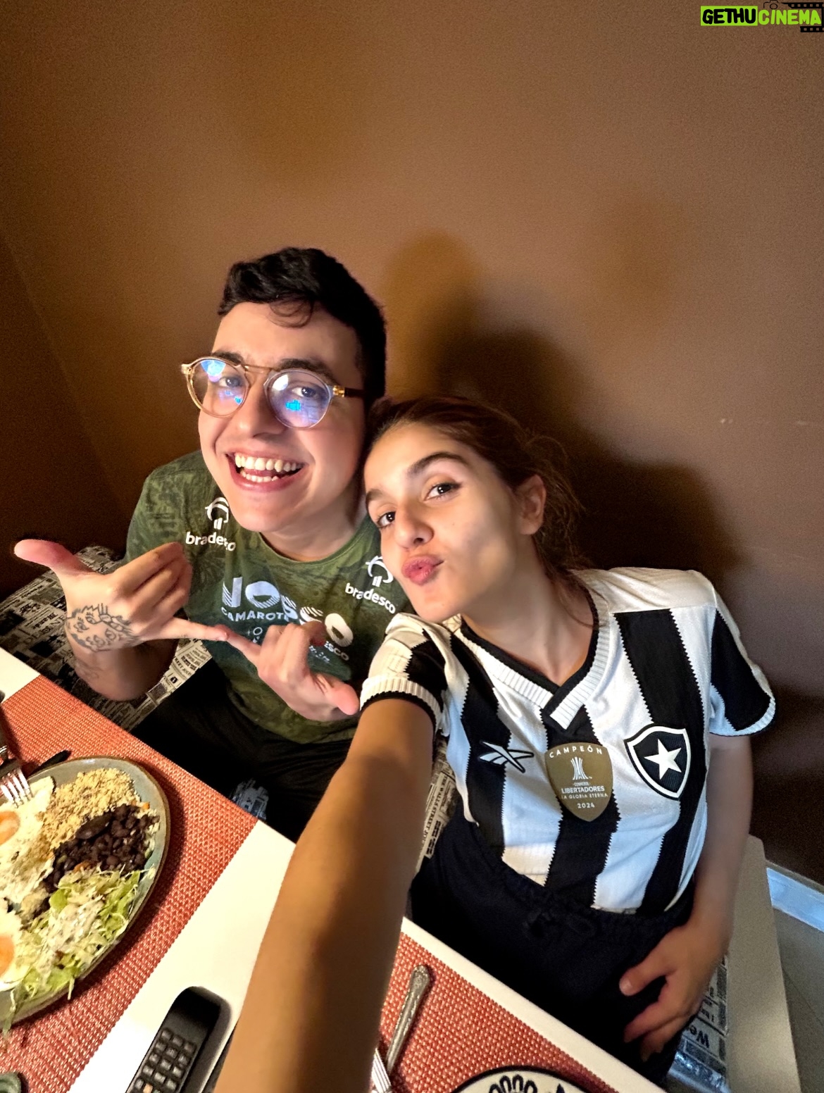 Maitê Padilha - 3.1K Likes - aniversario do meu amor 

não tenho palavras pra explicar o tamanho da sua importância na minha vida, por isso celebro muito a sua hoje. 

quero ir junto com muita risada, alegria, carinho, rotina, botafogo, viagens, cafes da manha, apelidos, roupas combinando, amigos, filmes, coberta e cervejinha. 

te amar é muito fácil, meu amô. que alegria ter você pra dividir a vida. te admiro tanto 

feliz aniversário, pi. te amo muito ❤️