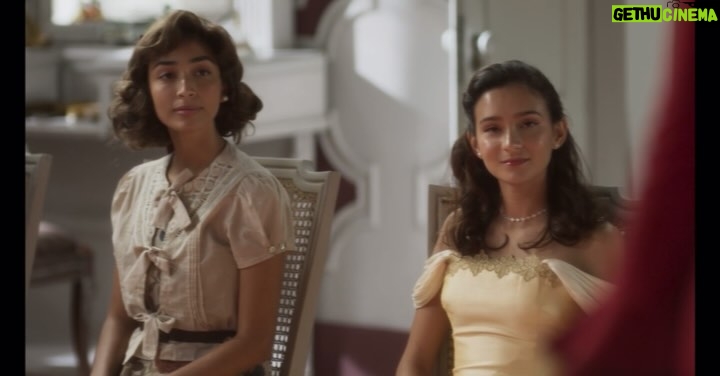 Maitê Padilha - 14.3K Likes - Um pouco da minha participação como Alice na novela Garota do Momento 🩷 

Alegria enorme de estrear nessa emissora com tantos projetos lindos, ainda mais nessa novela que tá um chuá. Só agradecer pela oportunidade, @leticianaveira 🫶

A novela ta linda demais, só gente talentosa e gostosa de assistir. Eu particularmente acho a Bia e o Ronaldo uma gracinha juntos, mas a gente gosta do friozinho na barriga quando o casal que a gente ama sente ciúme um do outro, né? 🫢