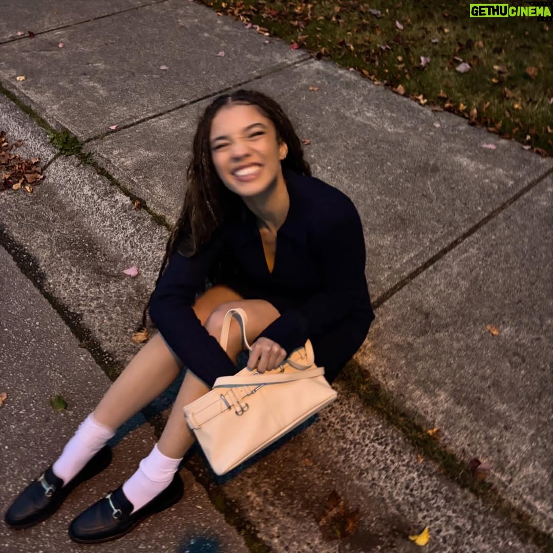 Malia Baker - 220.4K Likes - Certified delulu for @lulus fall szn :) 🧡🍂🤎
#lovelulus #luluspartner
