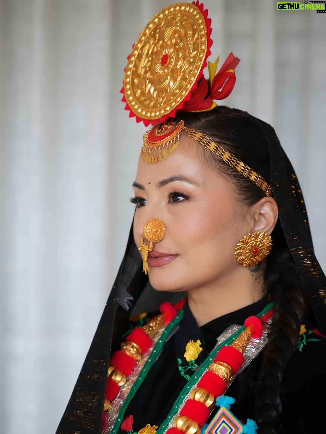 Malvika Subba - 2.9K Likes - युमालाइ सम्झिदै आफ्नो जराको नजिक जादै। 
#chasok #limbu #limbuni #limbujewelry #indegenous #pelitondung