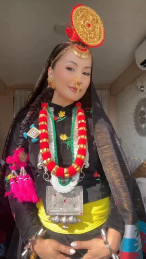 Malvika Subba Instagram - Chasok 5085 ko shuvakamana .
Thank you @tehrathume_dhaka_boutique Niru , Asha Nembang, New Santhakra / Dipa Lwagun for the jewelry . Thank you @glambyprasta for Hair and Make up .
#limbufestival #chasok #chasok2082 #limbuni