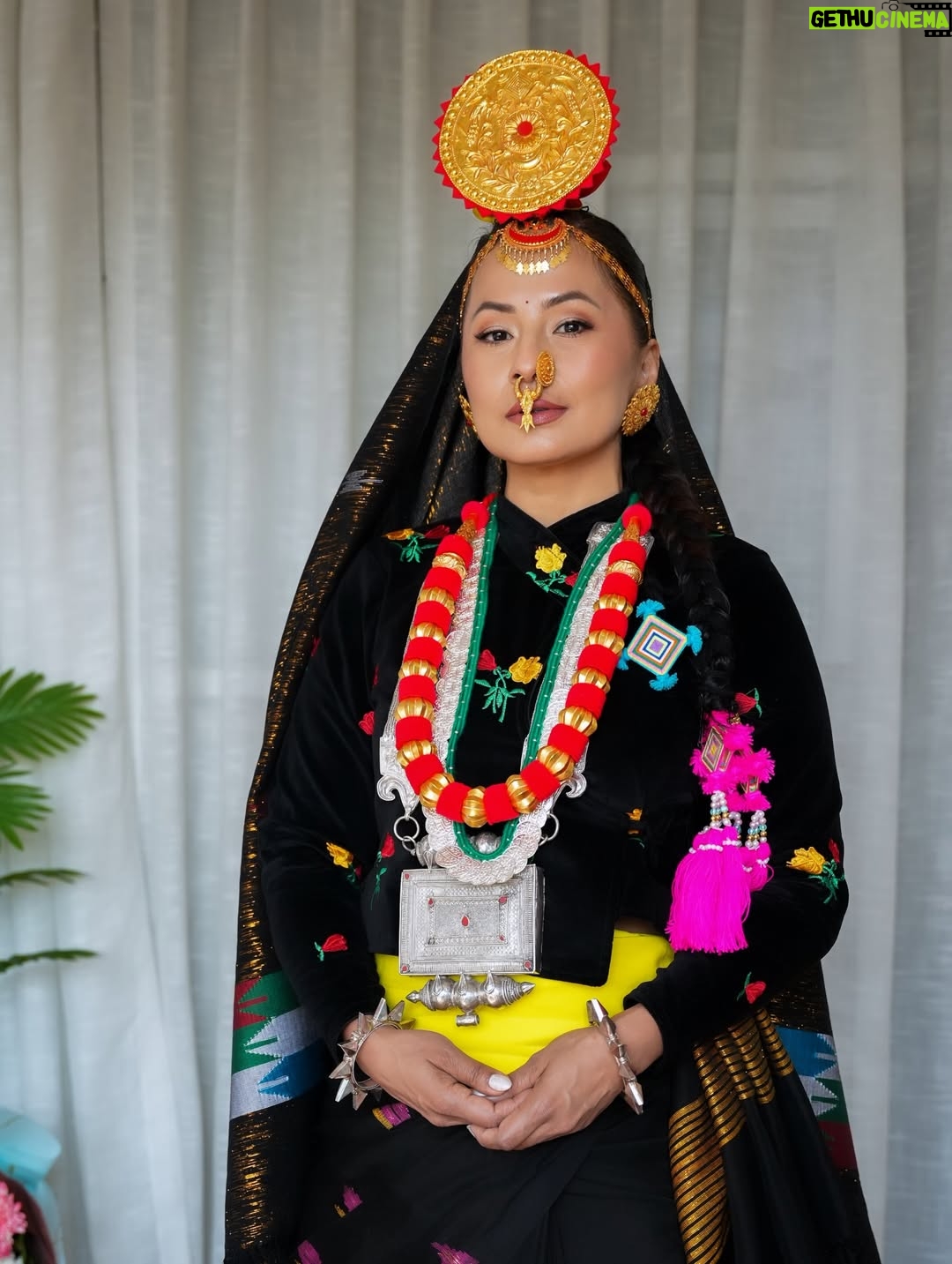 Malvika Subba - 2.9K Likes - युमालाइ सम्झिदै आफ्नो जराको नजिक जादै। 
#chasok #limbu #limbuni #limbujewelry #indegenous #pelitondung