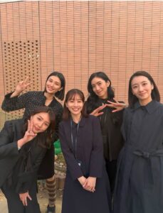 Manami Hashimoto Instagram - フェイクマミー今夜10時最終回！！
撮影期間約4ヶ月間、魅力溢れる素敵なスタッフの皆様、共演者の皆様とご一緒させていただけて毎回現場に行くのが楽しみでした💓
薫さん、いろはちゃん、まみえさんはどのような最後になるのか、、、🤔
みなさんぜひご覧ください♪