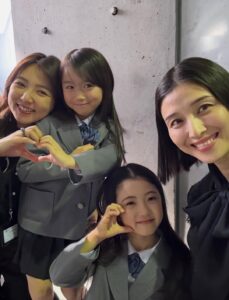 Manami Hashimoto Instagram - フェイクマミー今夜10時最終回！！
撮影期間約4ヶ月間、魅力溢れる素敵なスタッフの皆様、共演者の皆様とご一緒させていただけて毎回現場に行くのが楽しみでした💓
薫さん、いろはちゃん、まみえさんはどのような最後になるのか、、、🤔
みなさんぜひご覧ください♪
