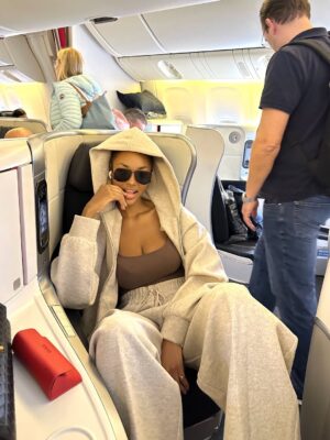 Mandjalia Gbané Instagram - Bye Paris ! ✈️