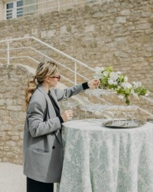 Manon Quadratus Instagram - ✨ Moi c’est Manon, wedding planner chez Pantaïa Events depuis plusieurs mois maintenant.

Notre objectif ? Vous offrir des moments d’exception, pensés dans les moindres détails, pour que vous n’ayez qu’à profiter 💍💫

Chez Pantaïa, chaque événement est un rêve qu’on rend réel avec passion, organisation et un brin de magie ✨

Mariage, anniversaire, baptême etc… on s’occupe de tout, partout en France 🇫🇷

📩 Contactez-nous pour créer ensemble un moment inoubliable

📍 N’hésitez pas à nous contacter on est là pour vous ! 

Photographe: @alisea.ambrosino 
Wedding designer: @labelledemoiselle.wedding 
Lieu: @lechateaudugriffon 
MUA & Coiffure: @nympheakinds_mua 
Gâteau: @patisserie.rg 
Robe: @anatheecollectionblanche 
Vaisellle: @options_aixenprovence @maison_options 
Bijoux: @atelierlilac_ 
Voiture: @provenceclassics 
Modèles: @franck_et_laury 

#wedding #weddingplanner #weddingplanners #weddinginspo