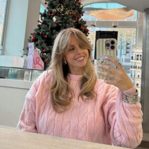 Manon Quadratus Instagram - Apres 4 mois de soins chez @hairmaniageneva qui m’ont permis de retrouver des cheveux en bonne santé, on a pu retravailler et remonter mon blond 😍 

Cette coupe et ce brushing de rêve grâce à @hairmania_catherine 
Et ce blond parfait grâce à @hairmania_leyla 

Prestation offerte <3 

#haircut #newhair #blondhairdontcare #blondhairstyle