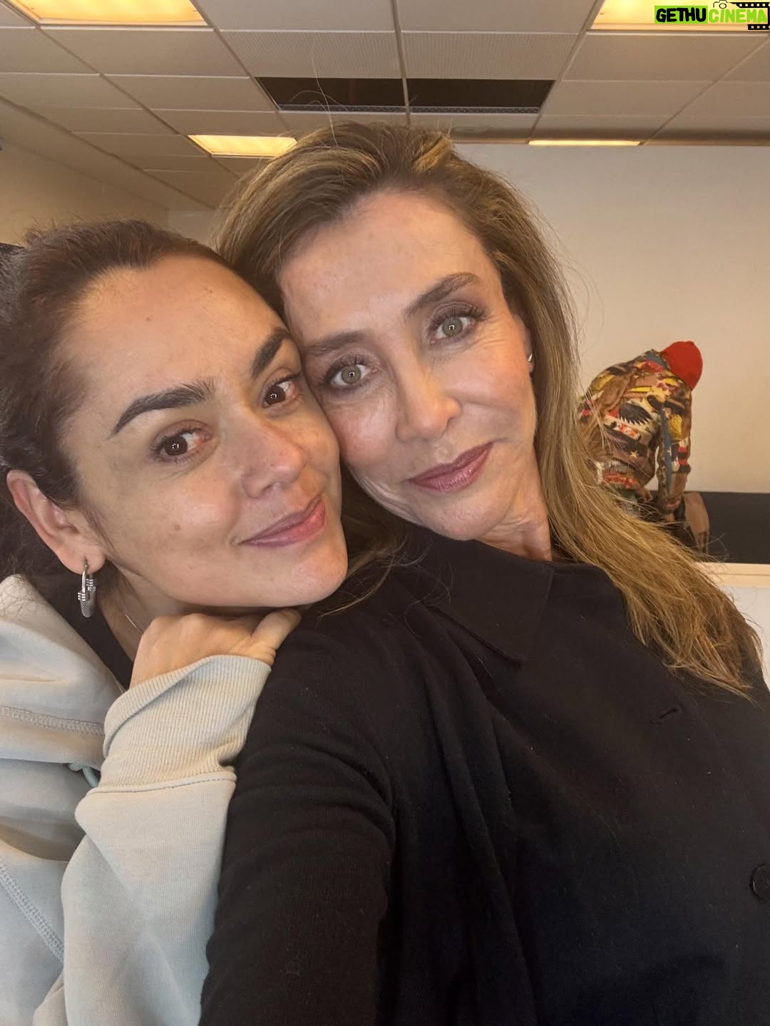 Marcela Carvajal - 2.5K Likes - Que rico volverme a encontrar con mi @anajaureguidesign en este nuevo proyecto.  Ojalá lo disfruten pronto!