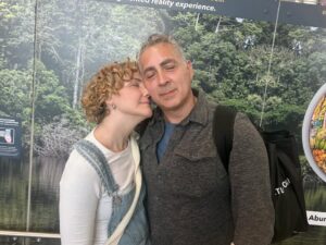 Margarita Ortega Instagram - Niñito del alma mía, hermano de mi vida, por siempre juntos. @itacanyc 
Verte, aunque sea unos minutos, es visitar el cielo en la tierra. Gracias por saber estar. 
#justlikeheaven #familia #robertsmith #bestfriend