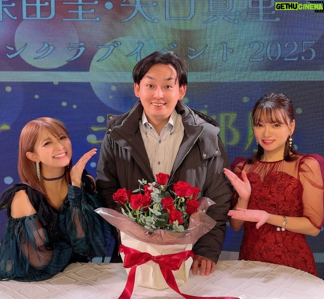 Mari Yaguchi - 4.8K Likes - 圭ちゃんとのスナックイベントの感想です🍷✨
（大変遅くなりました🙇‍♀️💦）
とにかく楽し過ぎまして喋り過ぎましたw😋✨
ＭＣの啓太さんに突っ込まれまくりw
時間が押しそうになると啓太さんがいつも軌道修正をしてくれます😁それに甘えて喋りまくる圭真里w
ごめんちゃい😚

そして和田さんとモーニング娘。'25のメンバーが
来てくれましたよー🥹✨
ありがとうございますー😭✨
２枚目の写真→スナックに太客がやってきたの図www
写真とは裏腹に和田さんが来るとやっぱり緊張します🫨
４枚目の写真→このメンバーでTikTok撮りましたょ😊✨
みんなでキャッキャッと至福の時間でございました☺️💕
TikTok是非ご覧ください😋👍✨

圭ちゃんとのイベントは、とにかく安定しています😊✨
安心感はんぱない✨
信頼してるから自由に伸び伸びとトーク出来るし歌も歌えます✨
もう２７年の付き合い。
最高の相棒に感謝しています。
いつも本当にありがとう✨

最後にファンの皆様へ。
みんなの顔を見るとそれはそれは幸せな気持ちになります✨
トークは私達からみんなに質問する事が多くてごめんなさいね🫨
ついつい色々聞きたくて😋テヘッ
いつも支えられてますぞ✨
来てくれて本当にありがとうございました🥹✨

LIVEでも言いましたが、
来年の２月７日に圭ちゃんと歌うことが決まりましたー♪♪♪
めちゃくちゃ楽しみだなぁ✨
何歌おうかなぁ😊✨
リクエストお待ちしております💕
ではまたお会いしましょう♡