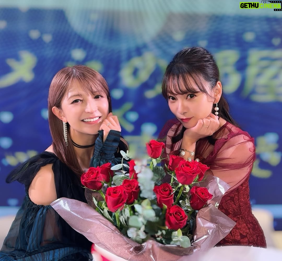 Mari Yaguchi - 4.8K Likes - 圭ちゃんとのスナックイベントの感想です🍷✨
（大変遅くなりました🙇‍♀️💦）
とにかく楽し過ぎまして喋り過ぎましたw😋✨
ＭＣの啓太さんに突っ込まれまくりw
時間が押しそうになると啓太さんがいつも軌道修正をしてくれます😁それに甘えて喋りまくる圭真里w
ごめんちゃい😚

そして和田さんとモーニング娘。'25のメンバーが
来てくれましたよー🥹✨
ありがとうございますー😭✨
２枚目の写真→スナックに太客がやってきたの図www
写真とは裏腹に和田さんが来るとやっぱり緊張します🫨
４枚目の写真→このメンバーでTikTok撮りましたょ😊✨
みんなでキャッキャッと至福の時間でございました☺️💕
TikTok是非ご覧ください😋👍✨

圭ちゃんとのイベントは、とにかく安定しています😊✨
安心感はんぱない✨
信頼してるから自由に伸び伸びとトーク出来るし歌も歌えます✨
もう２７年の付き合い。
最高の相棒に感謝しています。
いつも本当にありがとう✨

最後にファンの皆様へ。
みんなの顔を見るとそれはそれは幸せな気持ちになります✨
トークは私達からみんなに質問する事が多くてごめんなさいね🫨
ついつい色々聞きたくて😋テヘッ
いつも支えられてますぞ✨
来てくれて本当にありがとうございました🥹✨

LIVEでも言いましたが、
来年の２月７日に圭ちゃんと歌うことが決まりましたー♪♪♪
めちゃくちゃ楽しみだなぁ✨
何歌おうかなぁ😊✨
リクエストお待ちしております💕
ではまたお会いしましょう♡