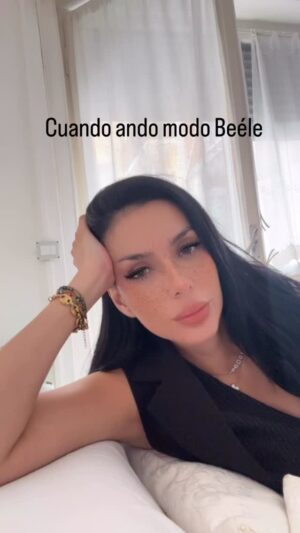 María Fernanda Ríos Instagram - 🙈😜
#humor #beéle #risa
