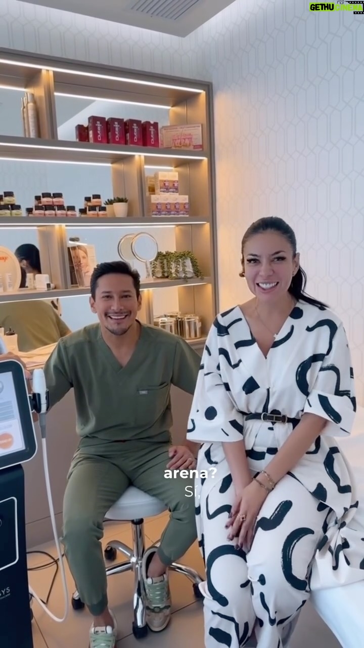 María Fernanda Ríos - 1.3K Likes - Liftera en 1Skin! 🤩

Lifting inmediato sin cirugía, sin dolor y sin tiempo de recuperación.

Su tecnología estimula la producción natural de colágeno y elastina, logrando un efecto tensor progresivo y un rejuvenecimiento visible desde las primeras sesiones.

Un tratamiento preciso, no invasivo y con resultados naturales — Agenda tu cita. 🤍