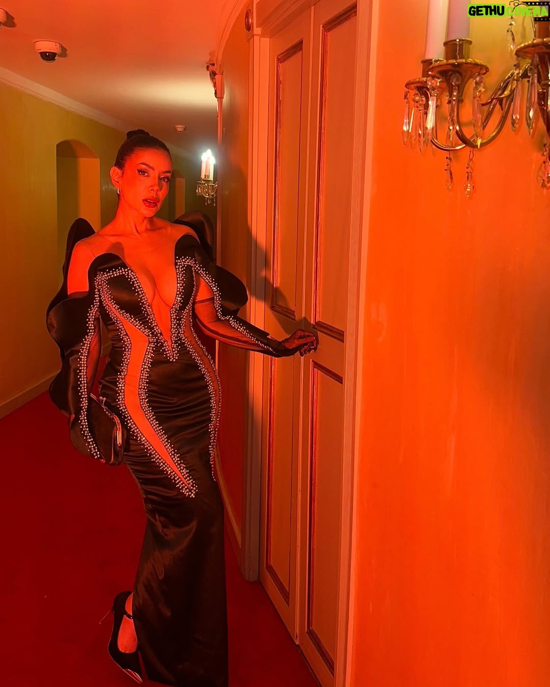 María Fernanda Ríos - 9.8K Likes - Me llevé todas las miradas ✨✨✨

Dress: @joseluis_fernandez_c 
Producción: @miguel_manrique_s 
Dirección makeup: @prisrendonmakeup 

#themaisonloreal #bogota #femenina