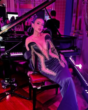 María Fernanda Ríos Instagram - Me llevé todas las miradas ✨✨✨

Dress: @joseluis_fernandez_c 
Producción: @miguel_manrique_s 
Dirección makeup: @prisrendonmakeup 

#themaisonloreal #bogota #femenina