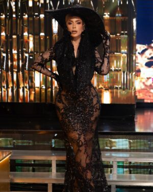 María Fernanda Ríos Instagram - Por suerte siempre me tengo a mi 😏

Makeup&hair: @jinsonpinedaoficial_  @hectoralvarado__ 
Outfit & hats: @bartolome.couture
Foto: @fernandgph