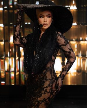 María Fernanda Ríos Instagram - Por suerte siempre me tengo a mi 😏

Makeup&hair: @jinsonpinedaoficial_  @hectoralvarado__ 
Outfit & hats: @bartolome.couture
Foto: @fernandgph