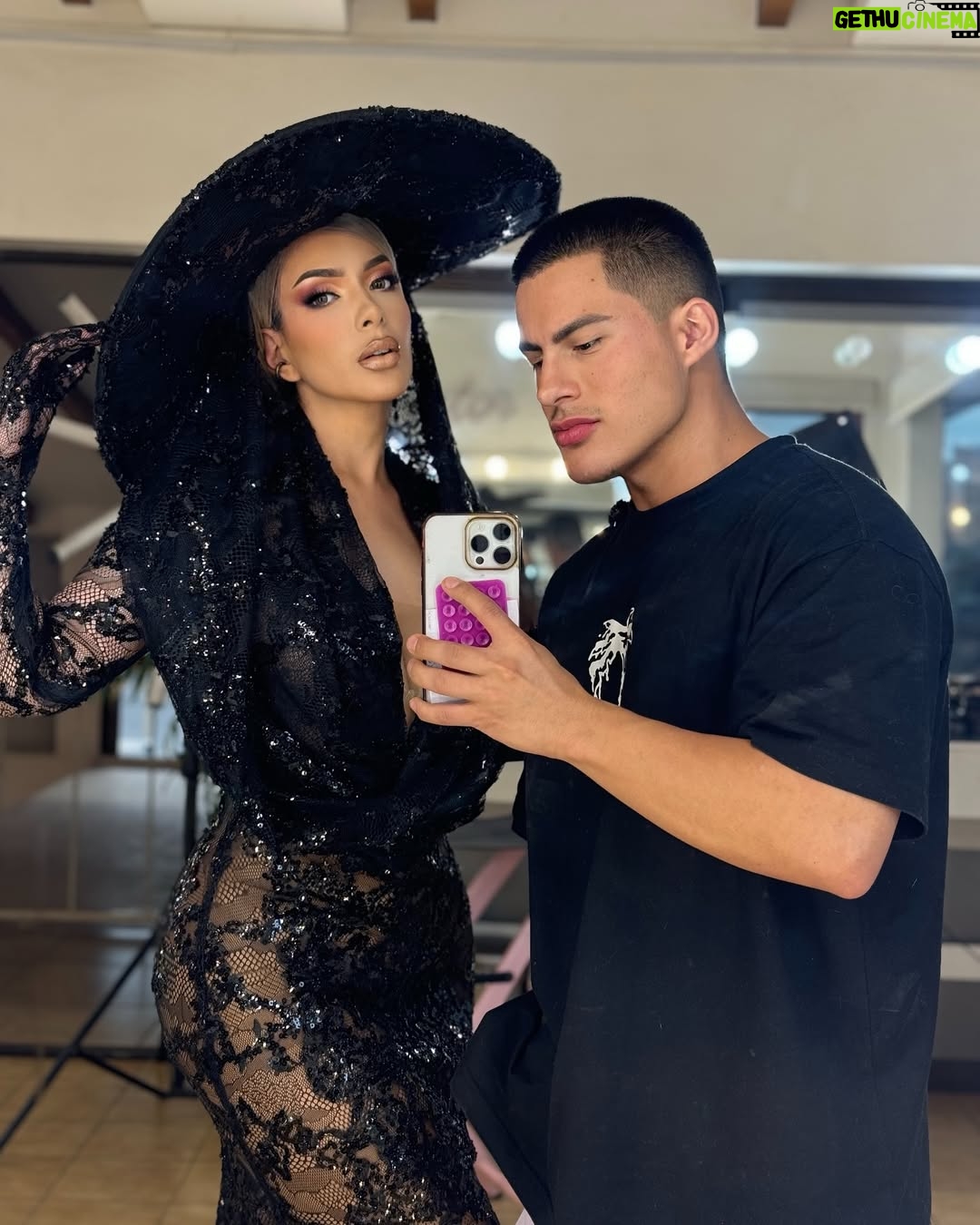 María Fernanda Ríos - 8.8K Likes - @mariafernandariosoficial 💕 y el poder  de una mujer producida no lo subestimen nunca 👌

Por eso hemos elaborado un curso Online de Automaquillaje perfecto para que tú puedas producirte así de perfecto 

El costo está súper económico y los cupos son limitados escríbeme por interno info y te paso detallada 
solo son 14 cupos disponibles 

Las espero desde cualquier parte del mundo puedes inscribirte 😻

Psdt: este traje de @bartolome.couture uff amigo eres un 🔝 @bartoloome