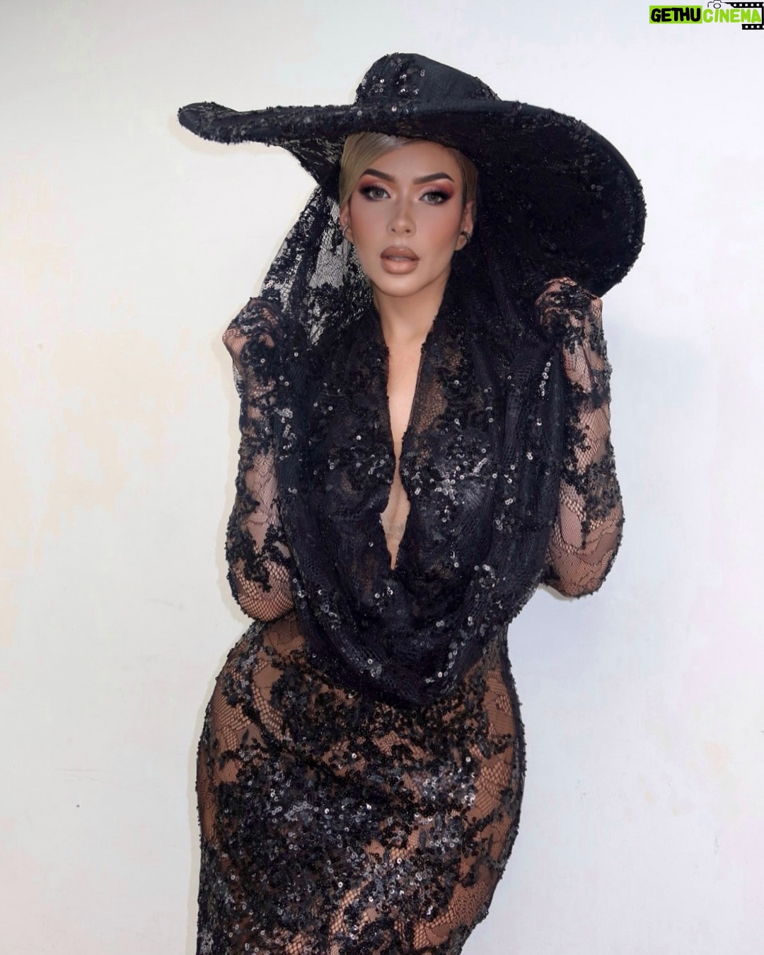 María Fernanda Ríos - 8.8K Likes - @mariafernandariosoficial 💕 y el poder  de una mujer producida no lo subestimen nunca 👌

Por eso hemos elaborado un curso Online de Automaquillaje perfecto para que tú puedas producirte así de perfecto 

El costo está súper económico y los cupos son limitados escríbeme por interno info y te paso detallada 
solo son 14 cupos disponibles 

Las espero desde cualquier parte del mundo puedes inscribirte 😻

Psdt: este traje de @bartolome.couture uff amigo eres un 🔝 @bartoloome