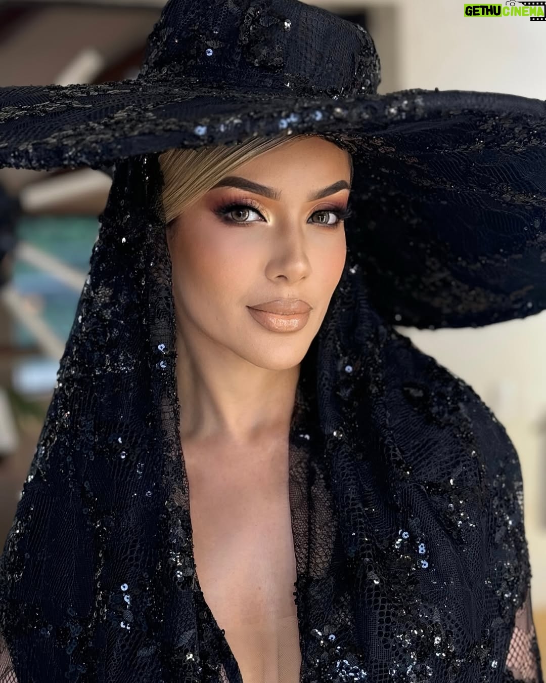María Fernanda Ríos - 8.8K Likes - @mariafernandariosoficial 💕 y el poder  de una mujer producida no lo subestimen nunca 👌

Por eso hemos elaborado un curso Online de Automaquillaje perfecto para que tú puedas producirte así de perfecto 

El costo está súper económico y los cupos son limitados escríbeme por interno info y te paso detallada 
solo son 14 cupos disponibles 

Las espero desde cualquier parte del mundo puedes inscribirte 😻

Psdt: este traje de @bartolome.couture uff amigo eres un 🔝 @bartoloome