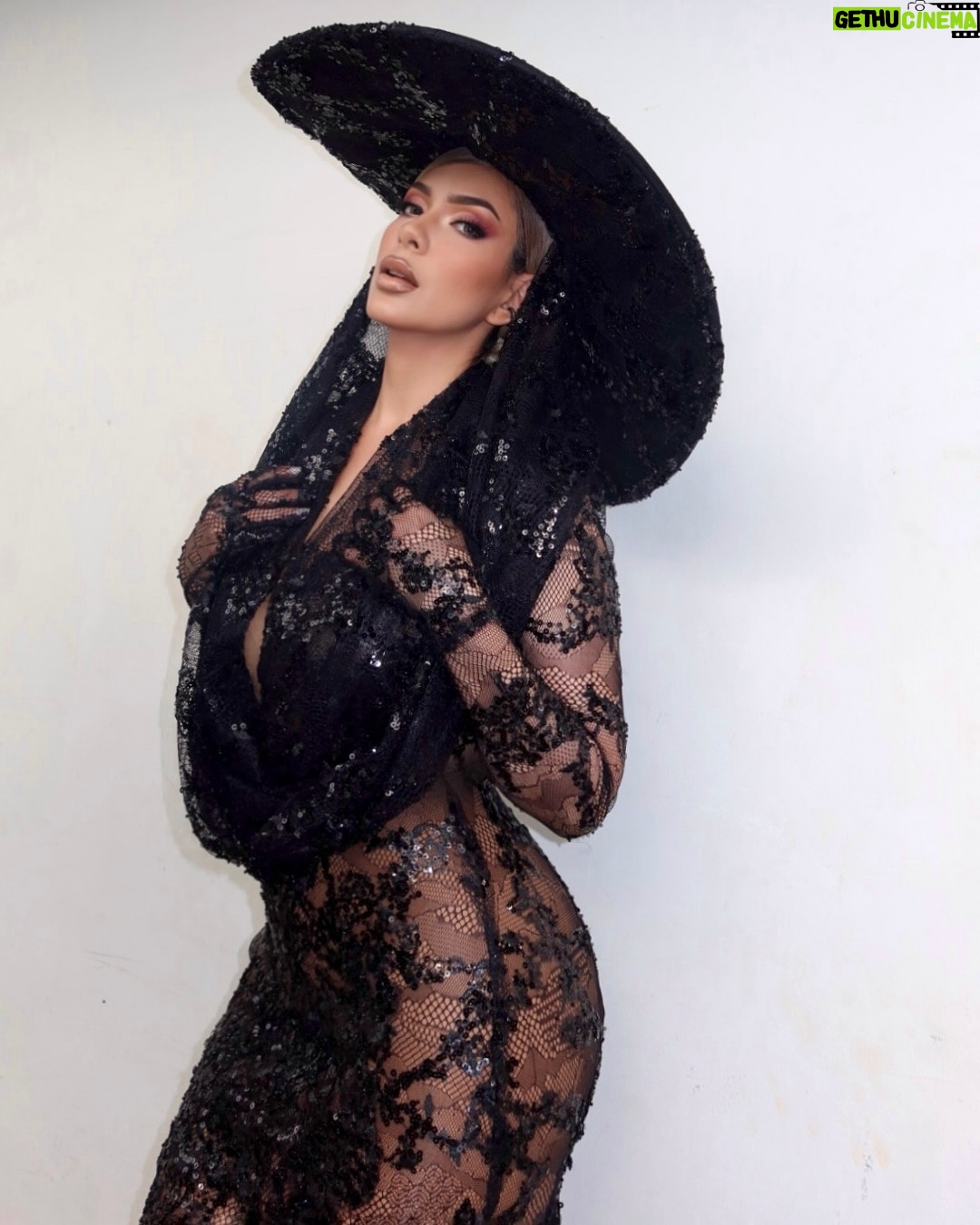 María Fernanda Ríos - 8.8K Likes - @mariafernandariosoficial 💕 y el poder  de una mujer producida no lo subestimen nunca 👌

Por eso hemos elaborado un curso Online de Automaquillaje perfecto para que tú puedas producirte así de perfecto 

El costo está súper económico y los cupos son limitados escríbeme por interno info y te paso detallada 
solo son 14 cupos disponibles 

Las espero desde cualquier parte del mundo puedes inscribirte 😻

Psdt: este traje de @bartolome.couture uff amigo eres un 🔝 @bartoloome