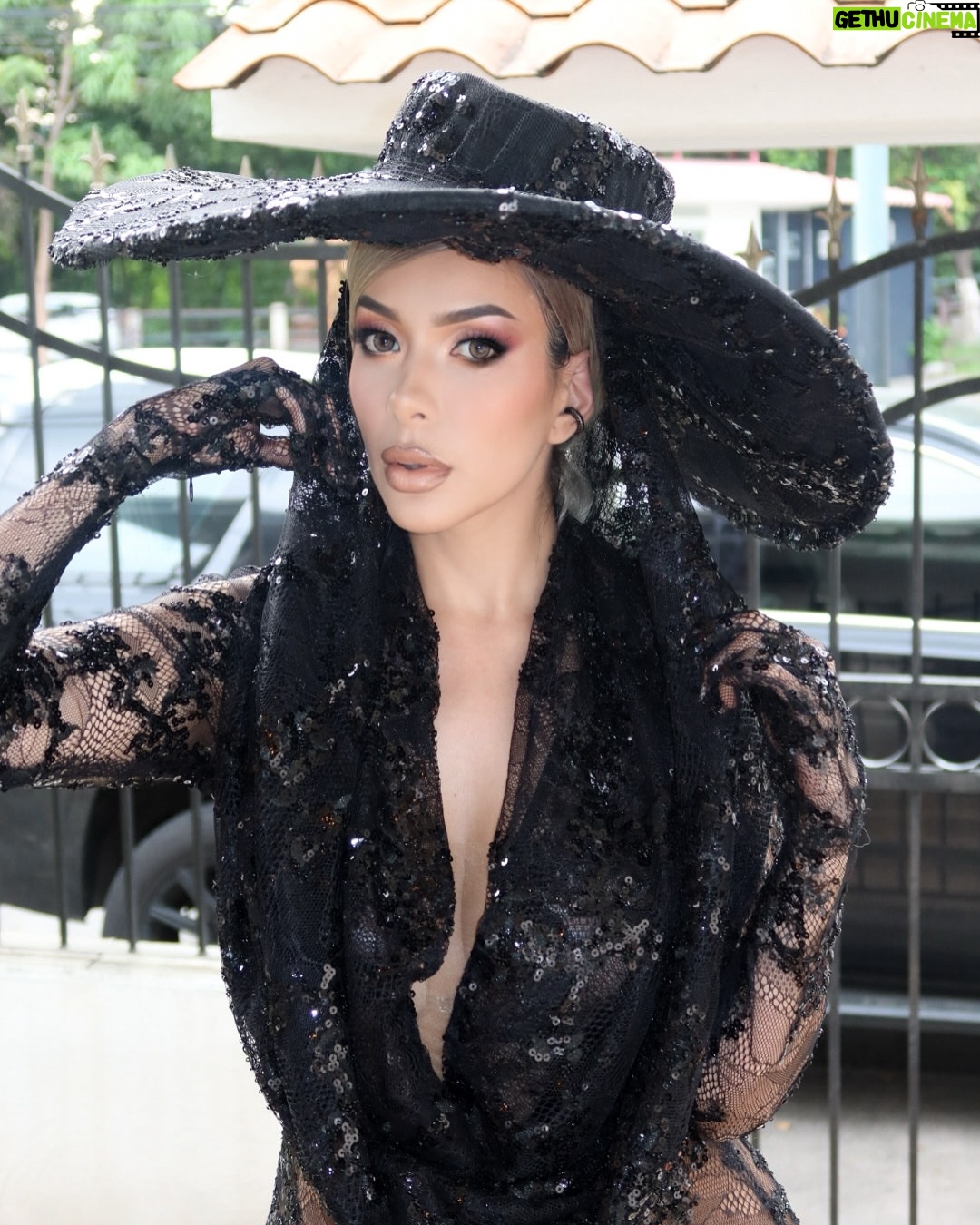 María Fernanda Ríos - 8.8K Likes - @mariafernandariosoficial 💕 y el poder  de una mujer producida no lo subestimen nunca 👌

Por eso hemos elaborado un curso Online de Automaquillaje perfecto para que tú puedas producirte así de perfecto 

El costo está súper económico y los cupos son limitados escríbeme por interno info y te paso detallada 
solo son 14 cupos disponibles 

Las espero desde cualquier parte del mundo puedes inscribirte 😻

Psdt: este traje de @bartolome.couture uff amigo eres un 🔝 @bartoloome
