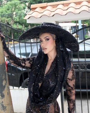María Fernanda Ríos Instagram - @mariafernandariosoficial 💕 y el poder  de una mujer producida no lo subestimen nunca 👌

Por eso hemos elaborado un curso Online de Automaquillaje perfecto para que tú puedas producirte así de perfecto 

El costo está súper económico y los cupos son limitados escríbeme por interno info y te paso detallada 
solo son 14 cupos disponibles 

Las espero desde cualquier parte del mundo puedes inscribirte 😻

Psdt: este traje de @bartolome.couture uff amigo eres un 🔝 @bartoloome