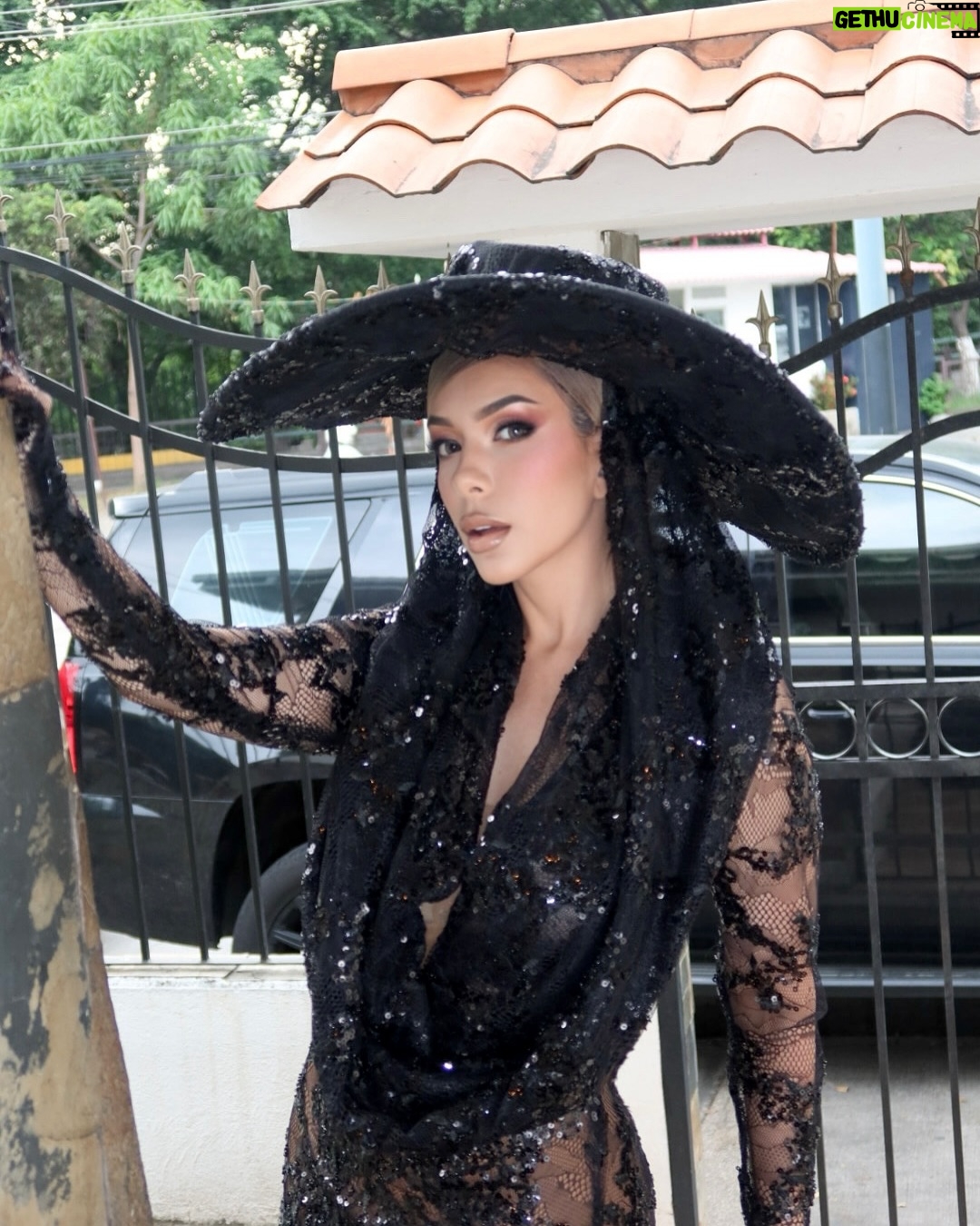 María Fernanda Ríos - 8.8K Likes - @mariafernandariosoficial 💕 y el poder  de una mujer producida no lo subestimen nunca 👌

Por eso hemos elaborado un curso Online de Automaquillaje perfecto para que tú puedas producirte así de perfecto 

El costo está súper económico y los cupos son limitados escríbeme por interno info y te paso detallada 
solo son 14 cupos disponibles 

Las espero desde cualquier parte del mundo puedes inscribirte 😻

Psdt: este traje de @bartolome.couture uff amigo eres un 🔝 @bartoloome