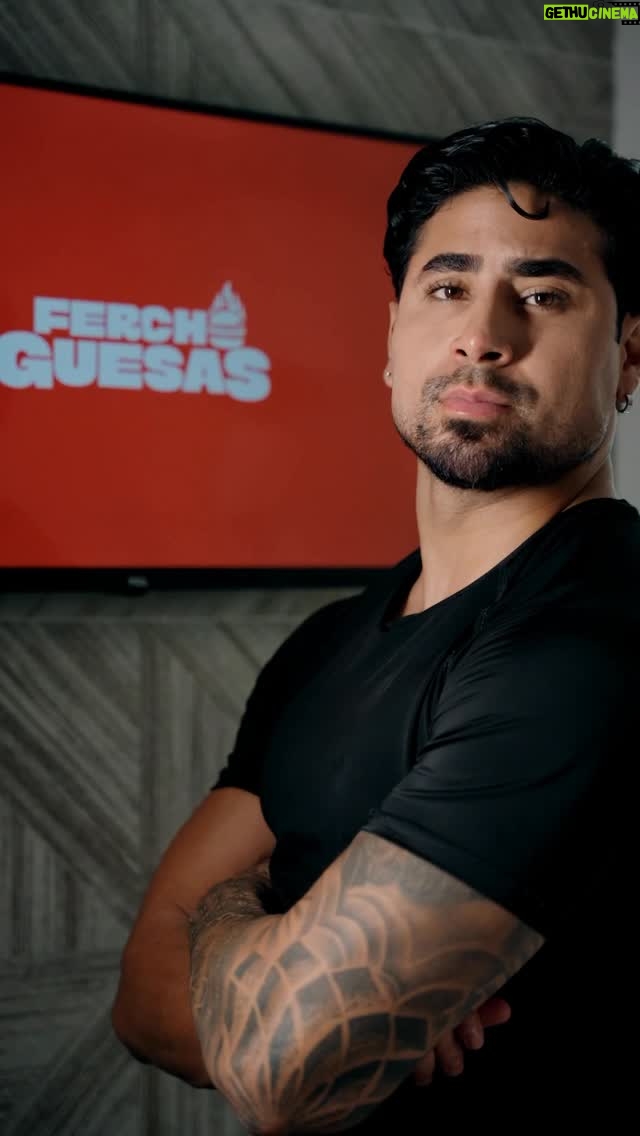 María Fernanda Ríos - 4.2K Likes - Dos guesas. Dos emociones.
Una sabe a AMOR… la otra sabe a TRAICIÓN.
Y las dos tienen ese algo que te provoca perder la calma.

Aquí no gana la razón, gana el antojo. 🔥🍔
Dime… ¿a cuál le darías el primer mordisco?