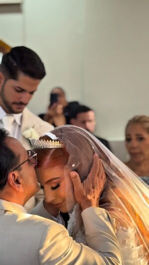 María Fernanda Ríos Instagram - La Boda del año💍💒👰♀️🤵
A&R
@antomoscoso_oficial
@renier.izquierdo