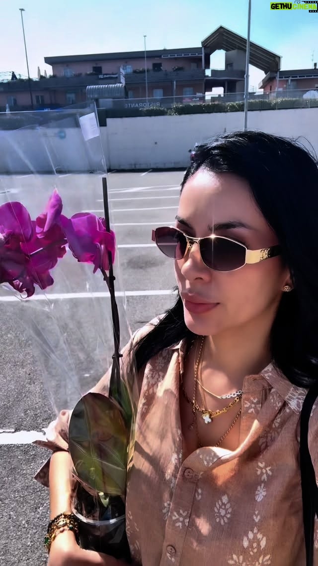 María Fernanda Ríos - 26.1K Likes - Hola Ñañita ❤️
El tiempo pasó y aún se siente un poco extraño venir a este país y que ya no estes para abrazarte. 

Me costó editar este video 💔
#2añossinti